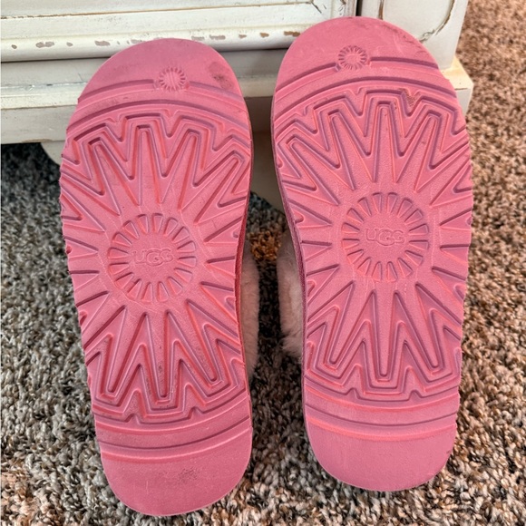 UGG Slippers - Picture 4 of 4